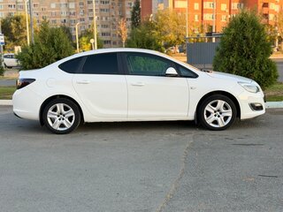 2013 Opel Astra J Рестайлинг, белый, 700000 рублей, вид 3