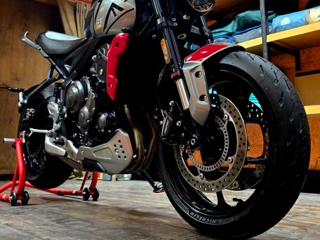 2021 Triumph Trident 660, чёрный, 900000 рублей, вид 3