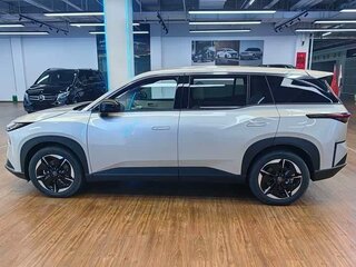 2025 Toyota bZ3X 58.3 kWh, серебристый, 2140000 рублей, вид 5