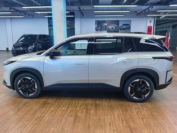 2025 Toyota bZ3X 58.3 kWh, серебристый, 2140000 рублей - вид 4
