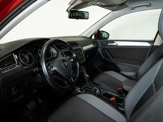 2020 Volkswagen Tiguan II, красный, 2320000 рублей, вид 5
