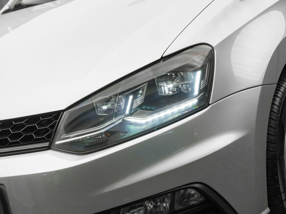 2018 Volkswagen Polo V Рестайлинг, серебристый, 1470000 рублей - вид 21