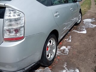 2007 Toyota Prius II Рестайлинг (XW20), серебристый, 780000 рублей, вид 3
