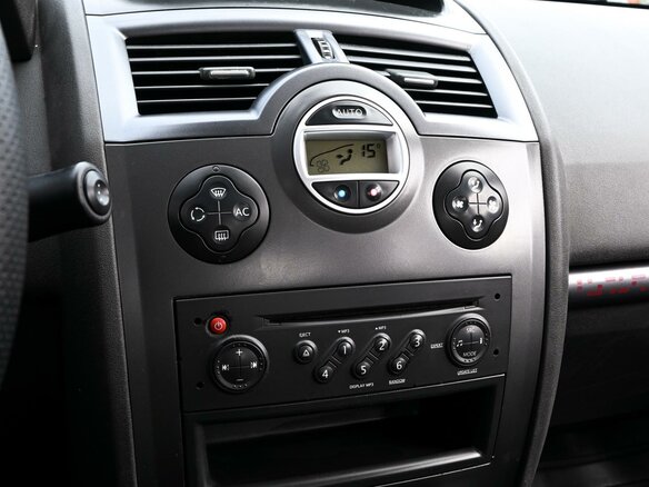 2007 Renault Megane II Рестайлинг, серый, 450000 рублей - вид 13