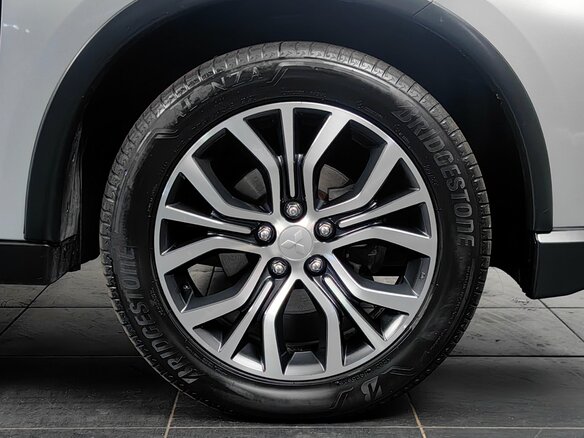 2018 Mitsubishi Outlander III Рестайлинг 2, серебристый, 1848000 рублей - вид 24