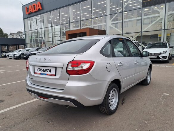 2026 Lada (ВАЗ) Granta I Рестайлинг, серебристый - вид 5