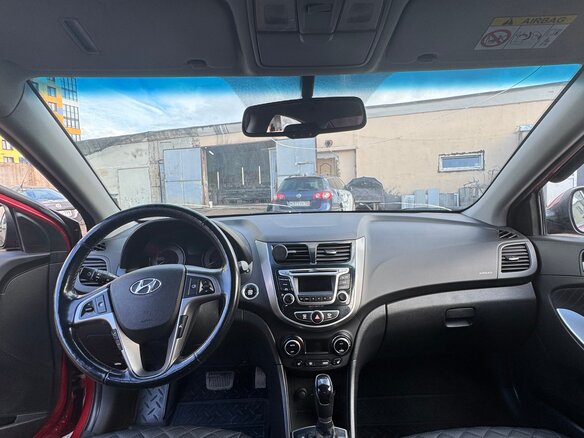 2015 Hyundai Solaris I Рестайлинг, красный, 900000 рублей - вид 7