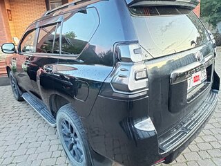 2021 Toyota Land Cruiser Prado 150 Series Рестайлинг 3, чёрный, 6111111 рублей, вид 4