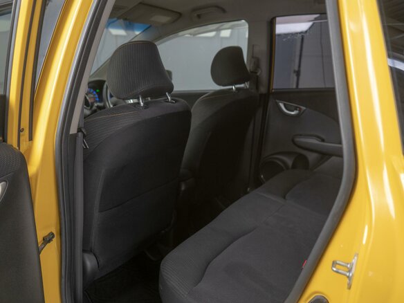 2012 Honda Fit Hybrid II, жёлтый, 1109000 рублей - вид 14