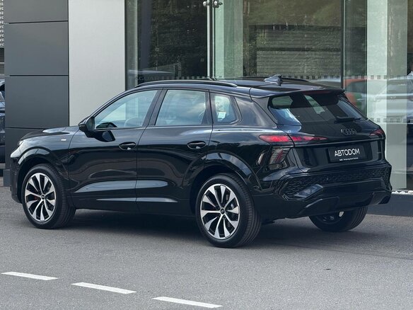 2026 Audi Q3 TFSI III (FJ), чёрный, 6990000 рублей - вид 4