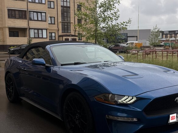 2017 Ford Mustang VI Рестайлинг, синий, 2400000 рублей