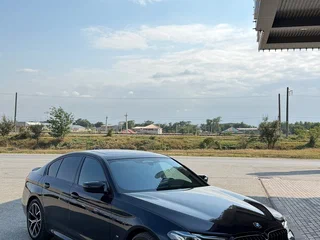 2021 BMW 5 серии 530d xDrive VII (G30/G31/G38) Рестайлинг, чёрный, 7500000 рублей, вид 3