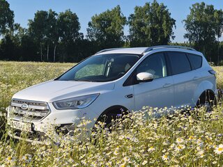 2018 Ford Kuga II Рестайлинг, белый, 1540000 рублей, вид 1