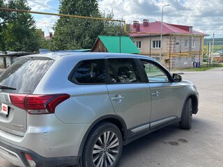 2019 Mitsubishi Outlander III Рестайлинг 3, серый, 2500000 рублей, вид 2