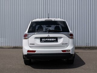 2013 Mitsubishi Outlander III, белый, 1289000 рублей, вид 4