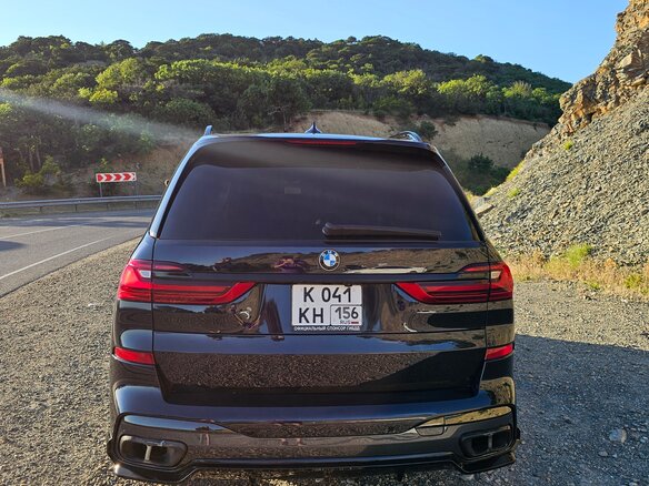 2020 BMW X7 40i I (G07), чёрный, 7500000 рублей - вид 6