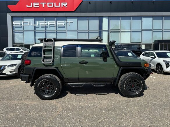 2011 Toyota FJ Cruiser, зелёный - вид 3