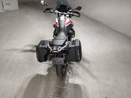 2026 Moto Guzzi V85 TT, белый, 1285000 рублей, вид 2
