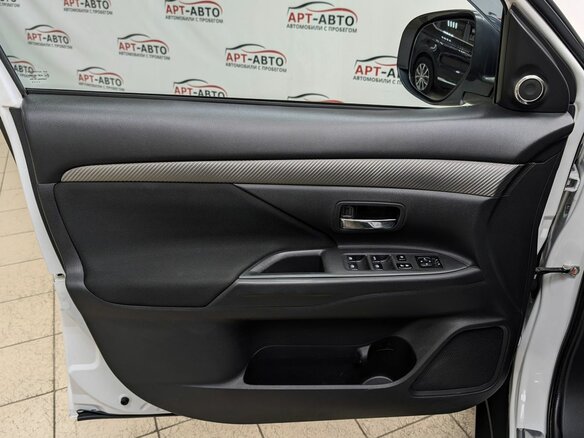 2015 Mitsubishi Outlander III Рестайлинг 2, белый - вид 9