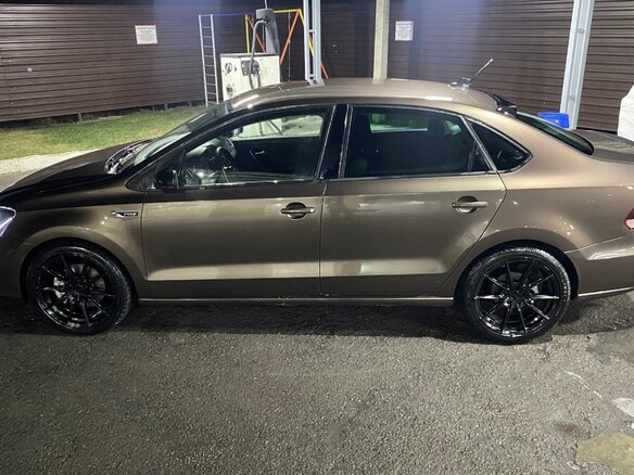 2019 Volkswagen Polo V Рестайлинг, коричневый, 1020000 рублей - вид 3