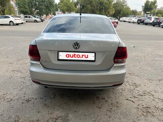 2015 Volkswagen Polo V Рестайлинг, серебристый, 700000 рублей, вид 4