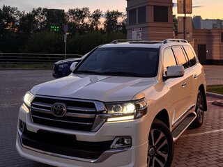 2019 Toyota Land Cruiser 200 Series Рестайлинг 2, белый, 9300000 рублей, вид 1