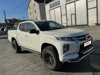 2020 Mitsubishi L200 V Рестайлинг, белый, 2700000 рублей, вид 3
