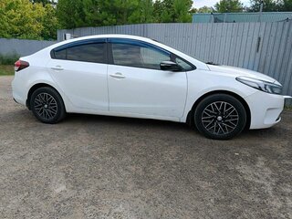 2018 Kia Cerato III Рестайлинг (Classic), белый, 1600000 рублей, вид 3