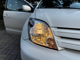 2002 Toyota Ist I, белый, 430000 рублей, вид 1