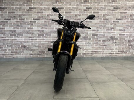 2023 Yamaha MT-09 (FZ-09), чёрный, 1182000 рублей, вид 5