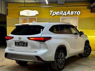 2026 Toyota Highlander IV (XU70), белый, 5299000 рублей, вид 4