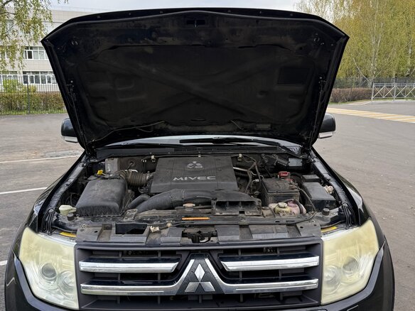 2008 Mitsubishi Pajero IV, чёрный - вид 2
