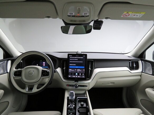 2026 Volvo XC60 II Рестайлинг 2, чёрный - вид 4