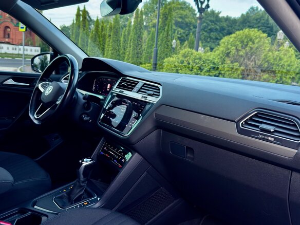 2022 Volkswagen Tiguan Allspace II Рестайлинг, белый - вид 17