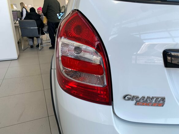 2024 Lada (ВАЗ) Granta Cross I Рестайлинг, белый, 950000 рублей - вид 9