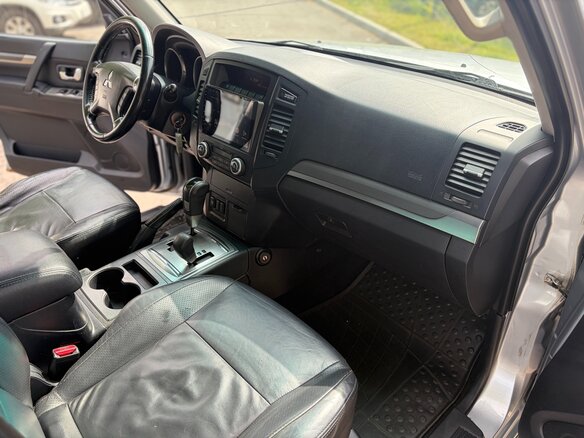 2011 Mitsubishi Pajero IV, серебристый - вид 7