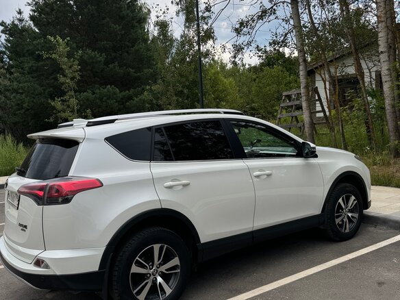 2015 Toyota RAV4 IV (XA40) Рестайлинг, белый, 1950000 рублей - вид 1