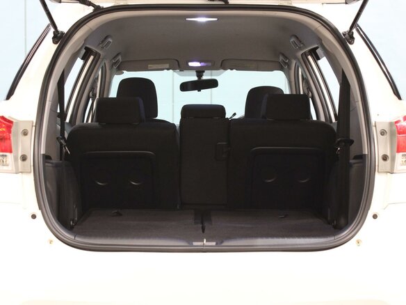 2010 Toyota Wish II, белый - вид 18