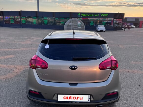2013 Kia Ceed II, бежевый, 1250000 рублей - вид 6