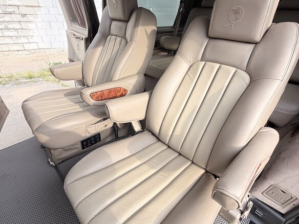 2013 Chevrolet Express II, чёрный, 4800000 рублей - вид 9