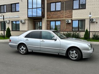 2000 Mercedes-Benz E-Класс 200 II (W210, S210) Рестайлинг, серебристый, 470000 рублей, вид 2
