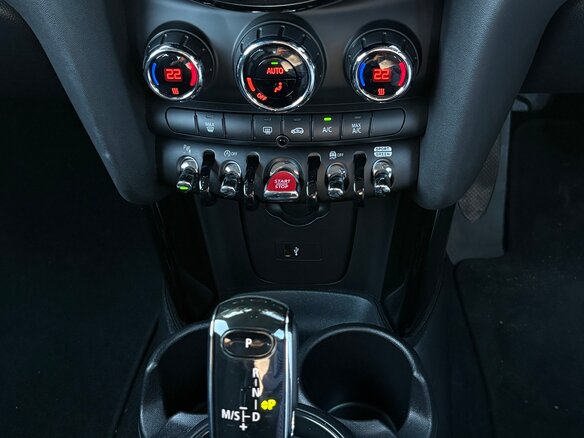 2022 Mini Hatch Cooper D III (F55/F56) Рестайлинг 2, белый, 2220000 рублей - вид 29