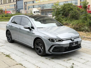 2023 Volkswagen Golf VIII, серый, 1816009 рублей, вид 3
