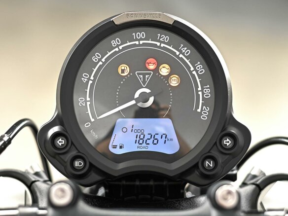 2024 Triumph Bonneville Bobber, чёрный, 1500000 рублей - вид 8