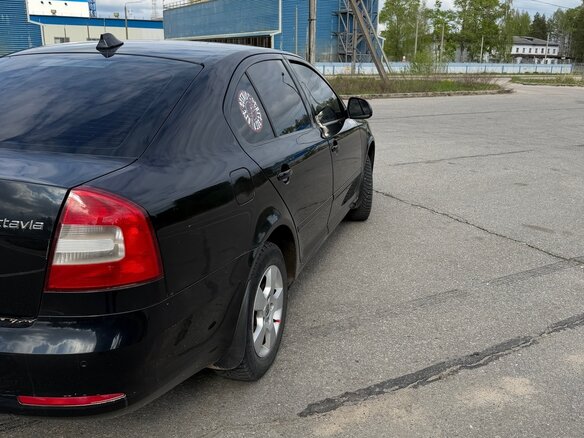 2011 Skoda Octavia II (A5) Рестайлинг, чёрный, 600000 рублей - вид 4