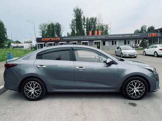2020 Kia Rio IV, серый, 1860000 рублей, вид 3