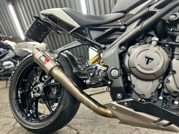 2022 Triumph Speed Triple, белый, 1550000 рублей - вид 30