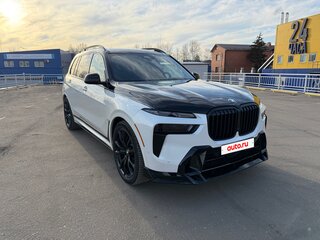 2023 BMW X7 40i I (G07) Рестайлинг, белый, 11300000 рублей, вид 3