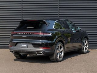 2026 Porsche Cayenne III Рестайлинг, чёрный, 15274799 рублей, вид 3