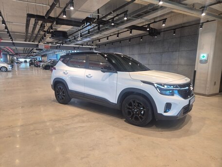 2022 Kia Seltos I Рестайлинг, белый, 2270000 рублей, вид 2